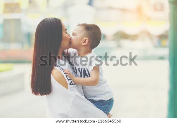 Mom Son Kissing Together Love 스톡 사진 1166345560 Shutterstock