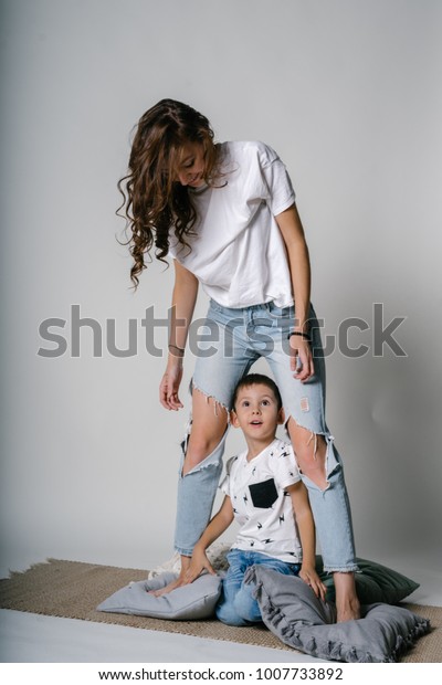 Mom Son Photoshoot Studio Mom Kisses People Stock Image