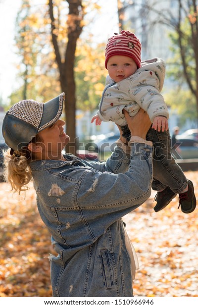 baby walking at 7 months