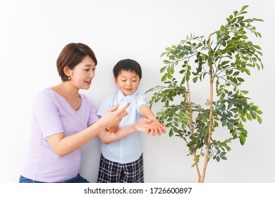 Mom Spray To Her Child