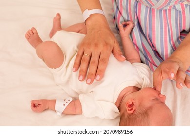 Mom Teaches Her Newborn Baby Sucking Reflex