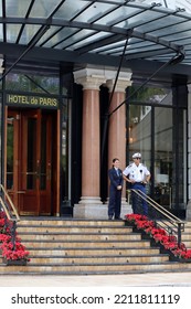 Monaco, Monaco - 02.10.2022: Administrator And Security Guard At The Entrance To The Famous Hotel De Paris In Monte Carlo