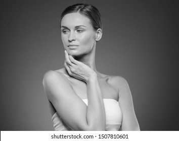 Monaochrome woman beautiful face beautyskin care concept