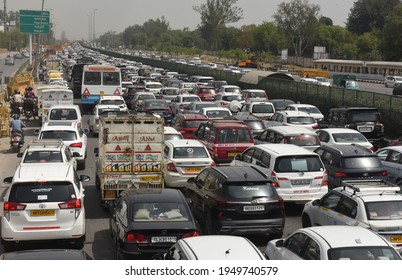 Monday Morning Heavy Traffic Jam At Gurugram- Delhi Expressway, 05 April 2021.