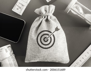 Money bag with goal icon image. The concept of achieving business goals. Execution of a business plan. Purposefulness. Planning. Strategy. Target audience, targeting. Setting goal, target