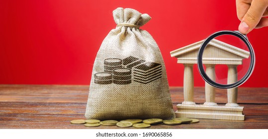 Money Bag And Government Building. Business And Finance Concept. Deposit, Loan And Investment In To The Bank. Credit. Help From The State. Subsidies And Benefits. Budget. Copy Space