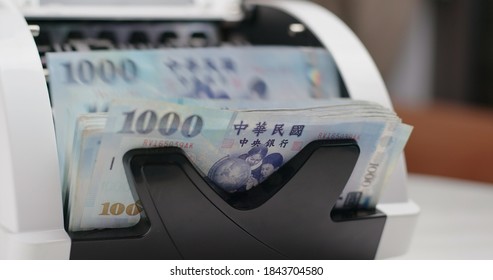 Money Counter Machine Counting New Taiwan Dollar