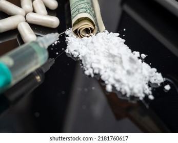 13,783 Money syringe Images, Stock Photos & Vectors | Shutterstock