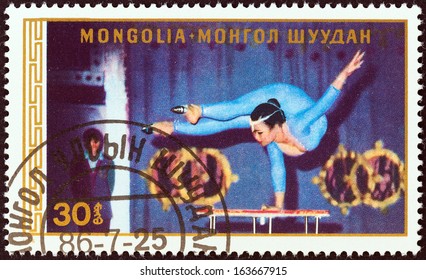 MONGOLIA - CIRCA 1986: A stamp printed in Mongolia from the "Circus " issue shows  Acrobat, circa 1986. 