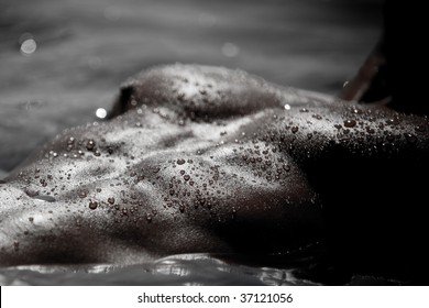 Monotone Bodyscape Photo Of A Man's Abdomens And Pectorals Covered With Water Drops And Shining
