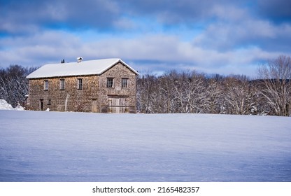 Mont Tremblant, Qc, Canada - January 18th 2021: Shingles Barn In The Snow Covered Countryside Near Tremblant Ski Resort In Quebec (Canada) On A Cold Winter Day