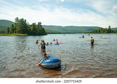 Mont Tremblant, Quebec,Canada, 07-03-2022 Quiet Beach In A Beautiful National Park In Perfect Coexistence With Nature, Enjoying The Summer And The Sun