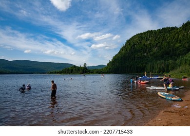 Mont Tremblant, Quebec,Canada, 07-03-2022 Quiet Beach In A Beautiful National Park In Perfect Coexistence With Nature, Enjoying The Summer And The Sun