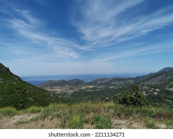 Montagne De Corse Dominant La Mer