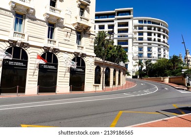 Monte Carlo, Monaco - September 2021: The Iconic Circular Tower Of The Belle Epoque Hotel De Paris Overlooking The Harbor In Monte Carlo Has Become A Landmark On The French Riviera. 