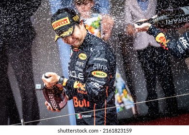 Monte-Carlo, Monaco. 26-29 May 2022. F1 World Championship. Grand Prix of Monaco. Race day. #11. Sergio PEREZ Mendoza, MEX, Oracle Red Bull Racing RB18 Honda, win the race and celebrate on the podium.