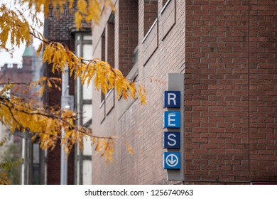 MONTREAL, CANADA - NOVEMBER 5, 2018: Reso Logo On One Of Its Entry In Downtown Montreal, Quebec. Also Known As La Ville Souterraine, Or Underground City, It's A Series Of Tunnels In City Centre