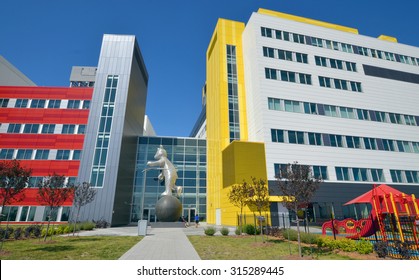 MONTREAL CANADA SEPTEMBER 4 2015: New McGill University Health Centre (MUHC) And Shriners Hospital A Network Of Teaching And Community Hospitals 