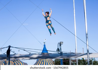 Trapezist Images, Stock Photos & Vectors | Shutterstock