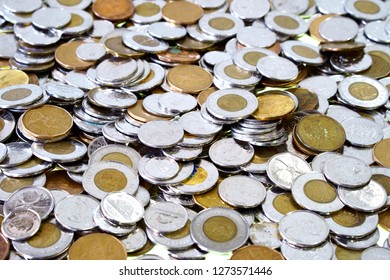 Montreal, Quebec, Canada, Dec The 16 2018 :  Spare Change Of Canadian Metal Pieces Spread And Filling The Frame. Dime, Quarter, One, Two Dollar Pieces.                            