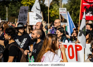 MONTREAL, QUEBEC, CANADA - SEPTERMBER 27, 2019: Montreal Climate March At Park Avenue. Young People Protesting And Demanding Politicians Adopt A Climate Action Plan To Reduce Carbon Dioxide Emissions 