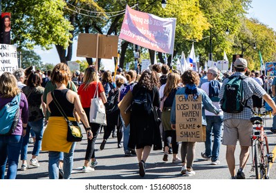 MONTREAL, QUEBEC, CANADA - SEPTERMBER 27, 2019: Montreal Climate March At Park Avenue. Young People Protesting And Demanding Politicians Adopt A Climate Action Plan To Reduce Carbon Dioxide Emissions 