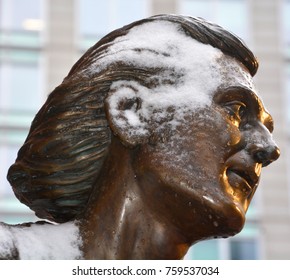 MONTREAL-CANADA 11 19 2017: Statue Of Guy Lafleur In Front The Bell Center. Lafleur Is The All-time Leading Scorer In Canadiens History, Notching 1,246 Points.