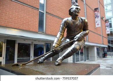 MONTREAL-CANADA 11 19 2017: Statue Of Guy Lafleur In Front The Bell Center. Lafleur Is The All-time Leading Scorer In Canadiens History, Notching 1,246 Points.