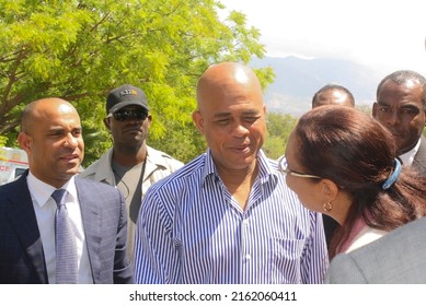 Montruois, Haití-MARZO 14: 2012: El Presidente Martelly llega a la XIX Conferencia Interamericana de la Cruz Roja, acompañado por el actor Sean Penn