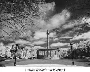 Monument Avenue In Richmond Virginia