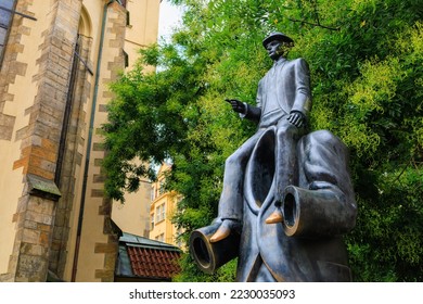 Monument to Franz Kafka, sculptor Yaroslav Rona. German-speaking Bohemian writer, a key figure in the literature of the early 20th century. The main attraction of Prague