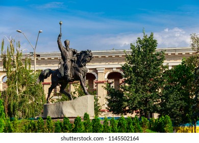 Monument To Hetman Petro Konashevych-Sahaidachny At Kontraktova Square In Kyiv, Ukraine