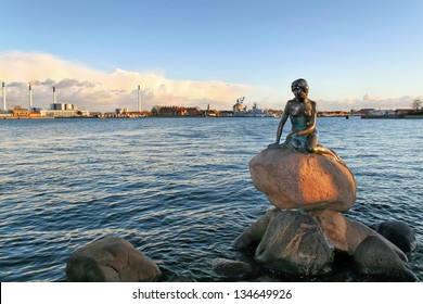 The monument of the Little Mermaid in Copenhagen, Denmark, Europe