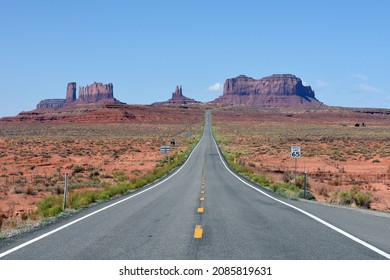 Monument Valley, Utah - August 1, 2021:  View Of Monument Valley And Highway 163 In Utah Near Forrest Gump Movie Scene