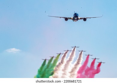 Monza, Italy. 08-11 September 2022. Formula 1 World Championship 2022. Italian Grand Prix. Race. Frecce Tricolori Flying Above The Starting Grid.