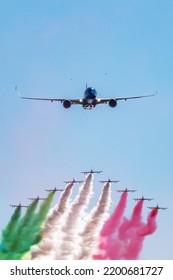 Monza, Italy. 08-11 September 2022. Formula 1 World Championship 2022. Italian Grand Prix. Race. Frecce Tricolori Flying Above The Starting Grid.