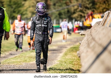 Monza, Italy. 12 September 2021. F1 World Championship. Heineken Italian Gran Prix.  Race Day. Lewis Hamilton, Mercedes, After The Crash With Max Verstappen.