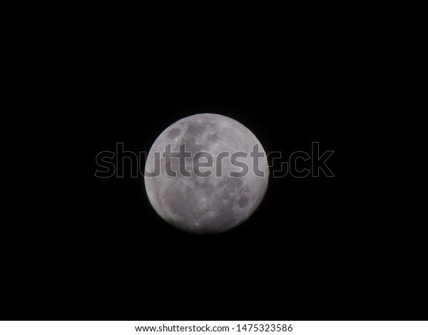 The moon in a clear night\
