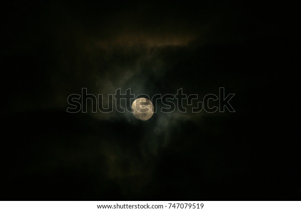 Moon / Moon cloudy\
night
