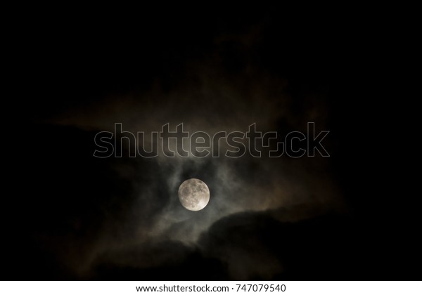 Moon / Moon cloudy
night