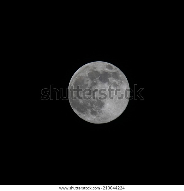moon in the\
dark sky , moon in black\
background