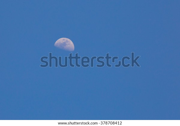Moon\
daytime