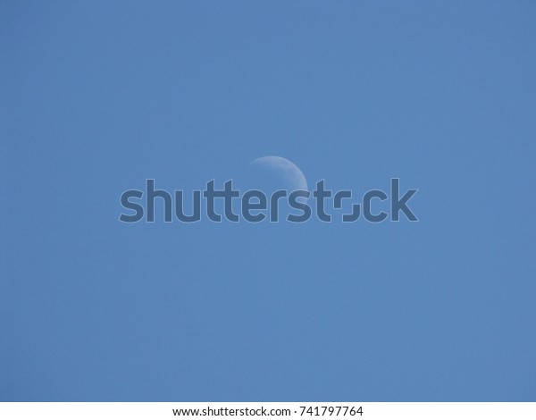 moon at
daytime