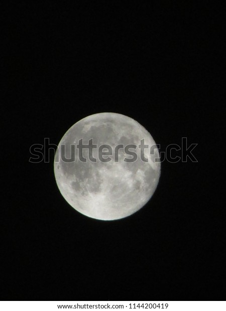 Moon, full\
moon, the natural satellite of the\
earth