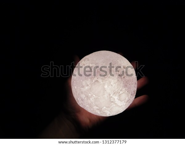 A Moon Light And a Hand     \
 