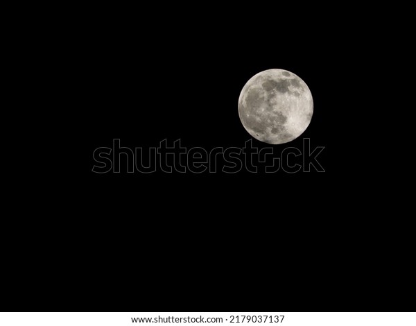 Moon lunar phase on 16th April 2022 from west\
bengal, India, full-moon lunar\
phase