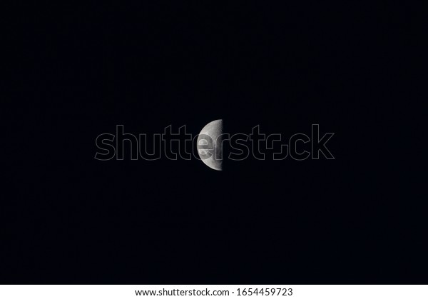 moon in the middle of\
the dark night sky