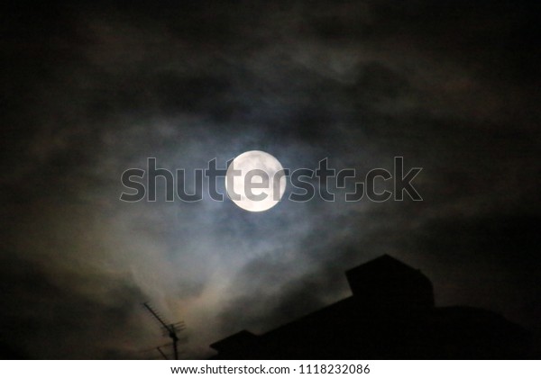 Moon Night Sky Roof\
Clouds