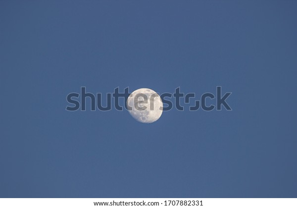 The moon\
is the only natural satellite of the\
earth.