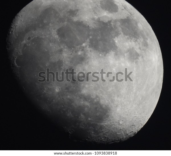 Moon over lake\
Piru